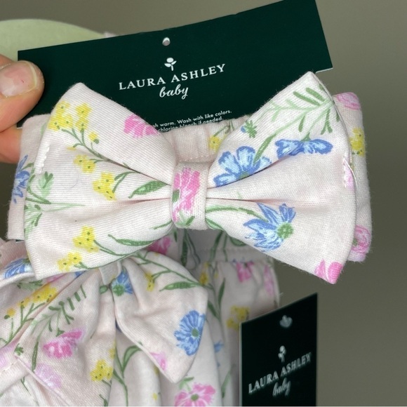 NWT Laura Ashley Baby romper with matching bow, size 0-3 months - Picture 2 of 4